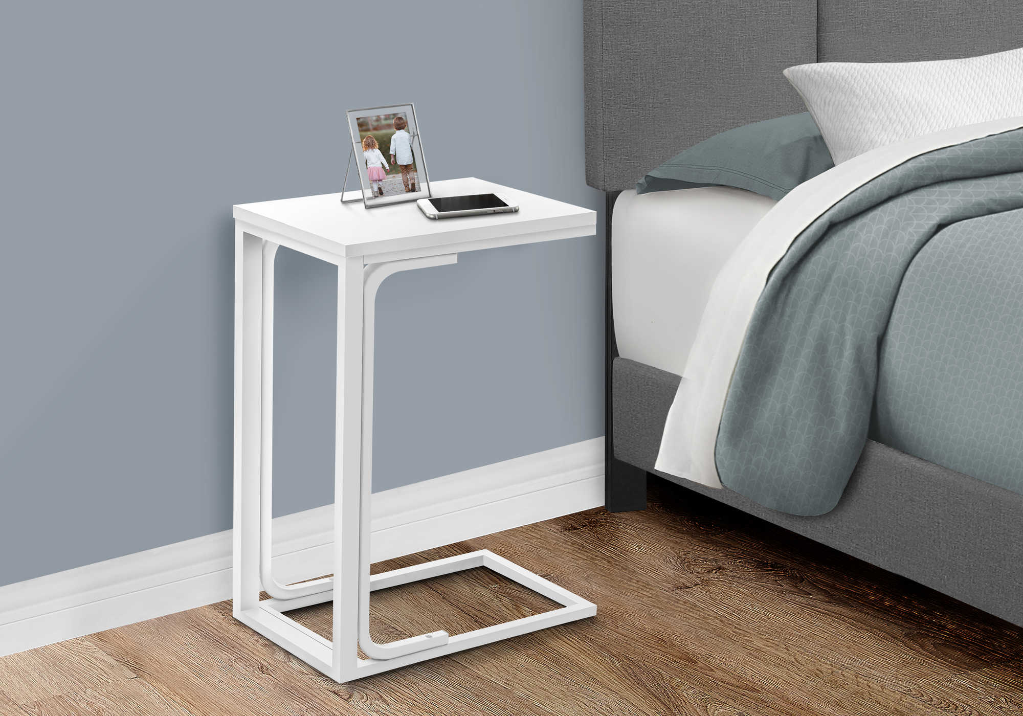 Image of nightstand - 25"h /white / white metal  i 3478.