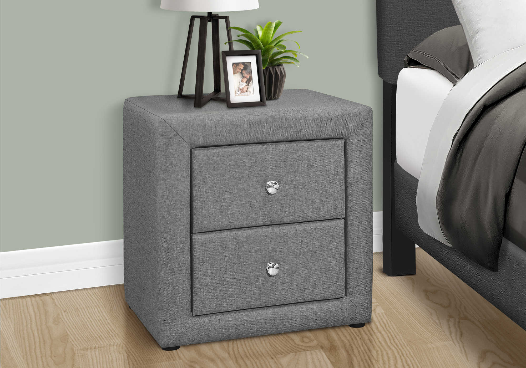 nightstand - 21"h / grey linen i5604