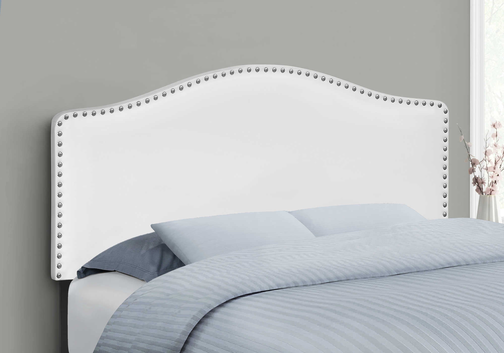 BED - FULL SIZE / WHITE LEATHER-LOOK HEADBOARD ONLY i 6012F