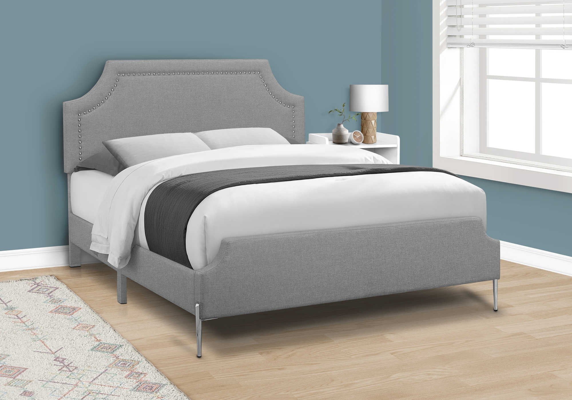 BED - QUEEN SIZE / GREY LINEN WITH CHROME METAL LEGS i 6035Q