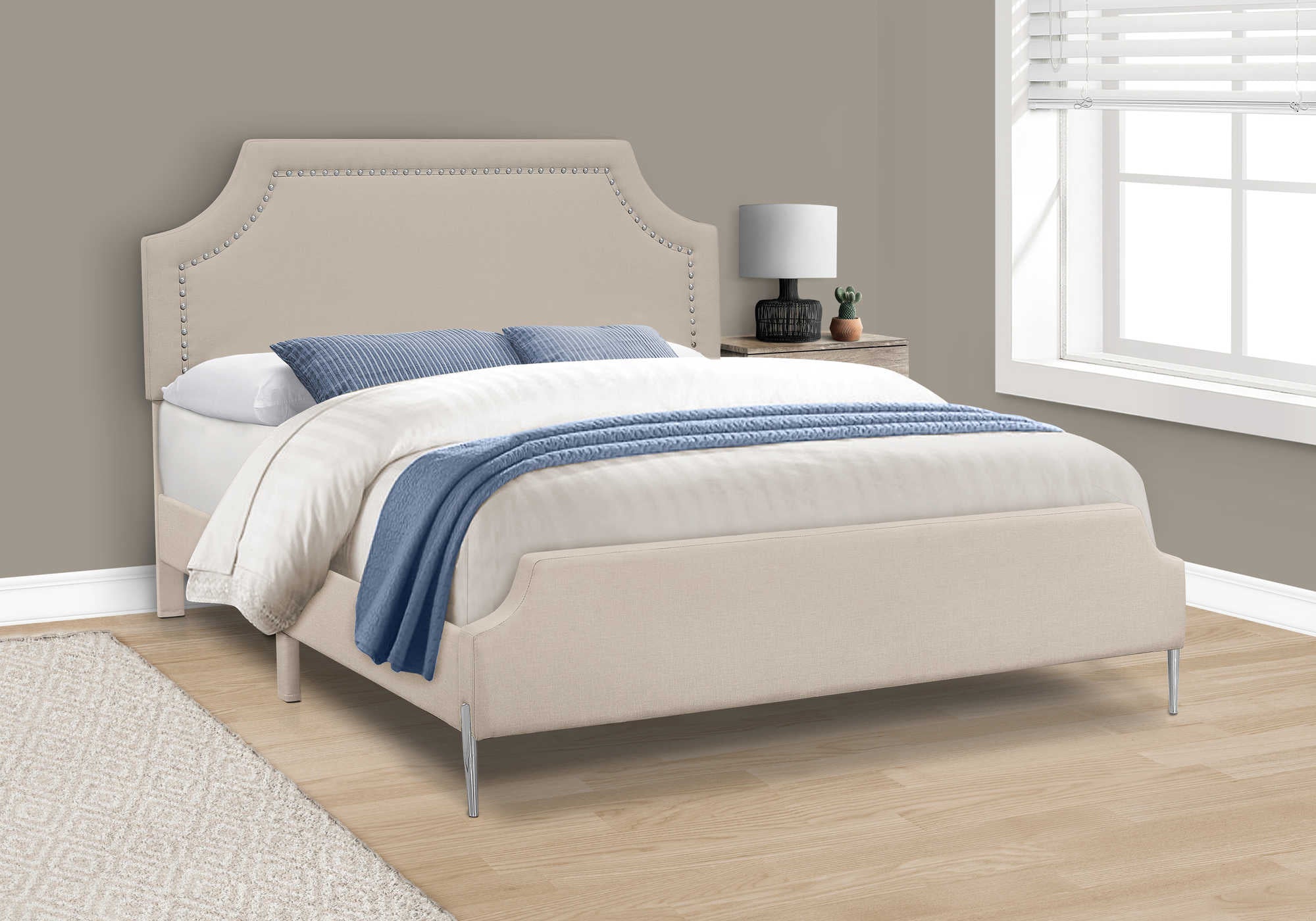 BED - QUEEN SIZE / BEIGE LINEN WITH CHROME METAL LEGS i 6036Q