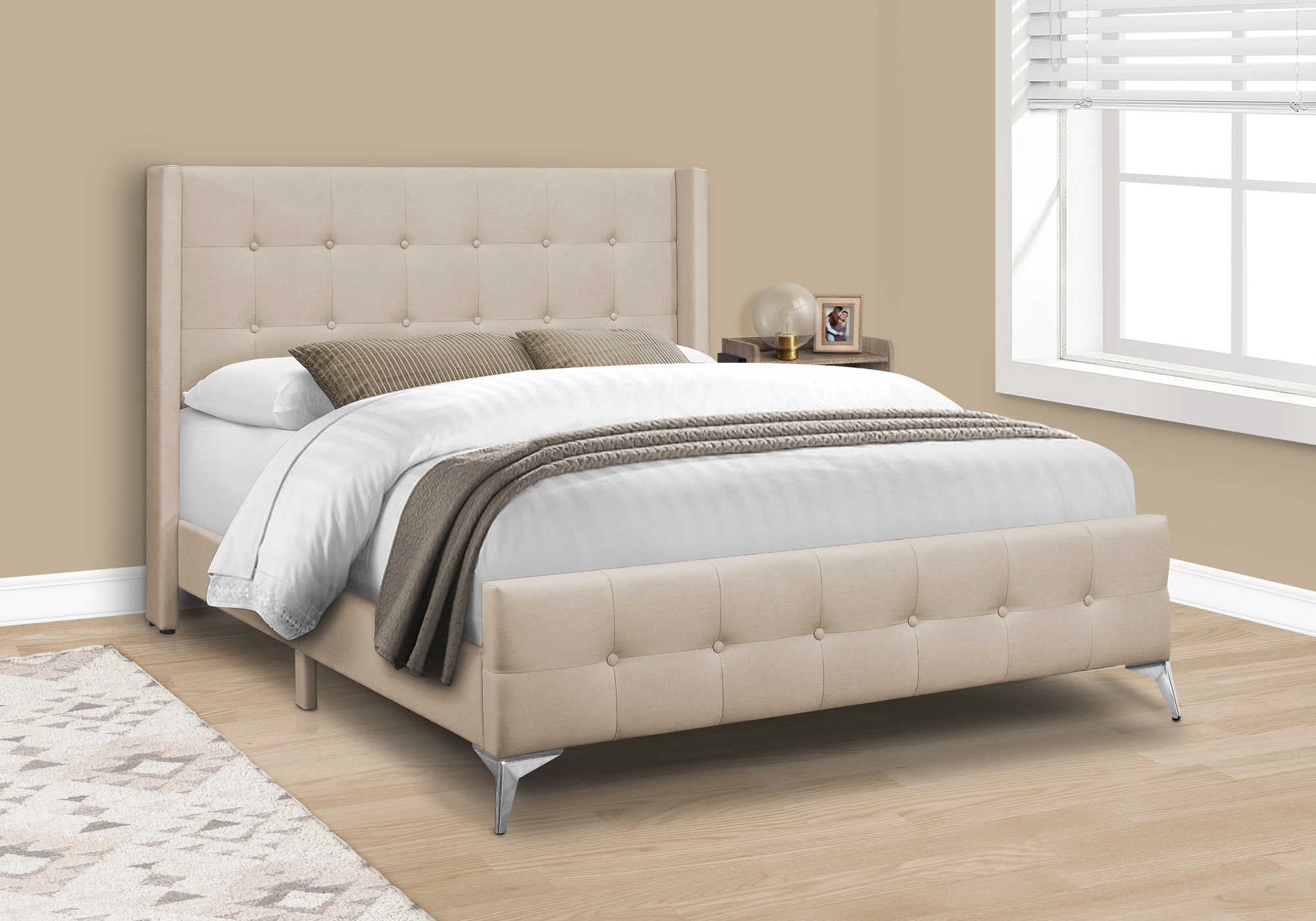 BED - QUEEN SIZE / BEIGE LINEN WITH CHROME METAL LEGS i 6041Q