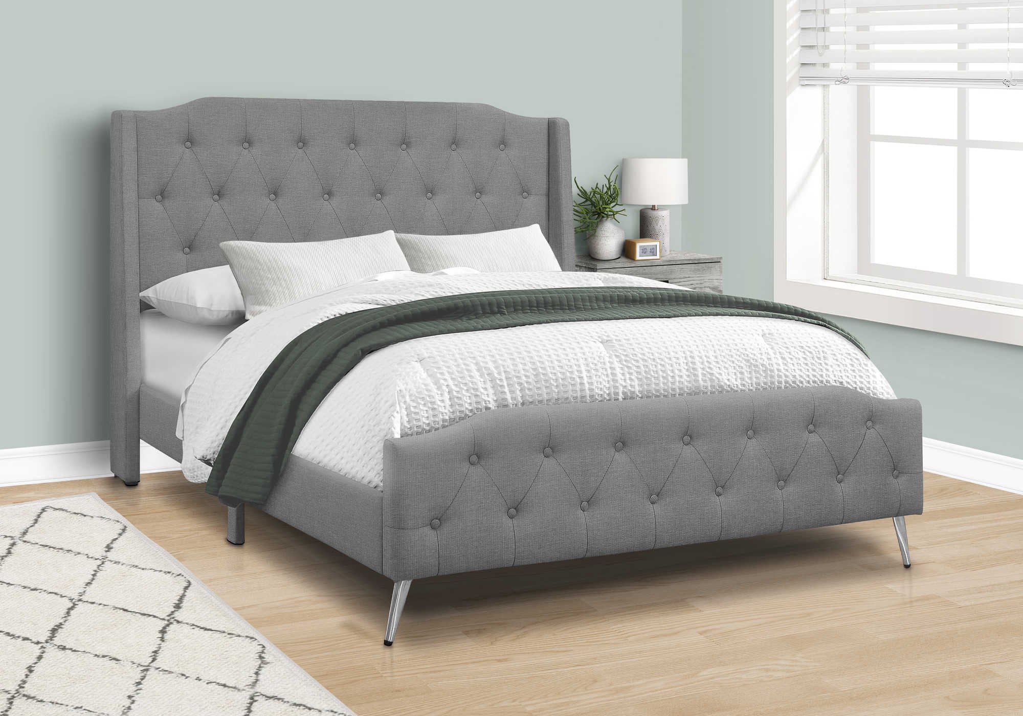 BED - QUEEN SIZE / GREY LINEN WITH CHROME METAL LEGS i 6045Q