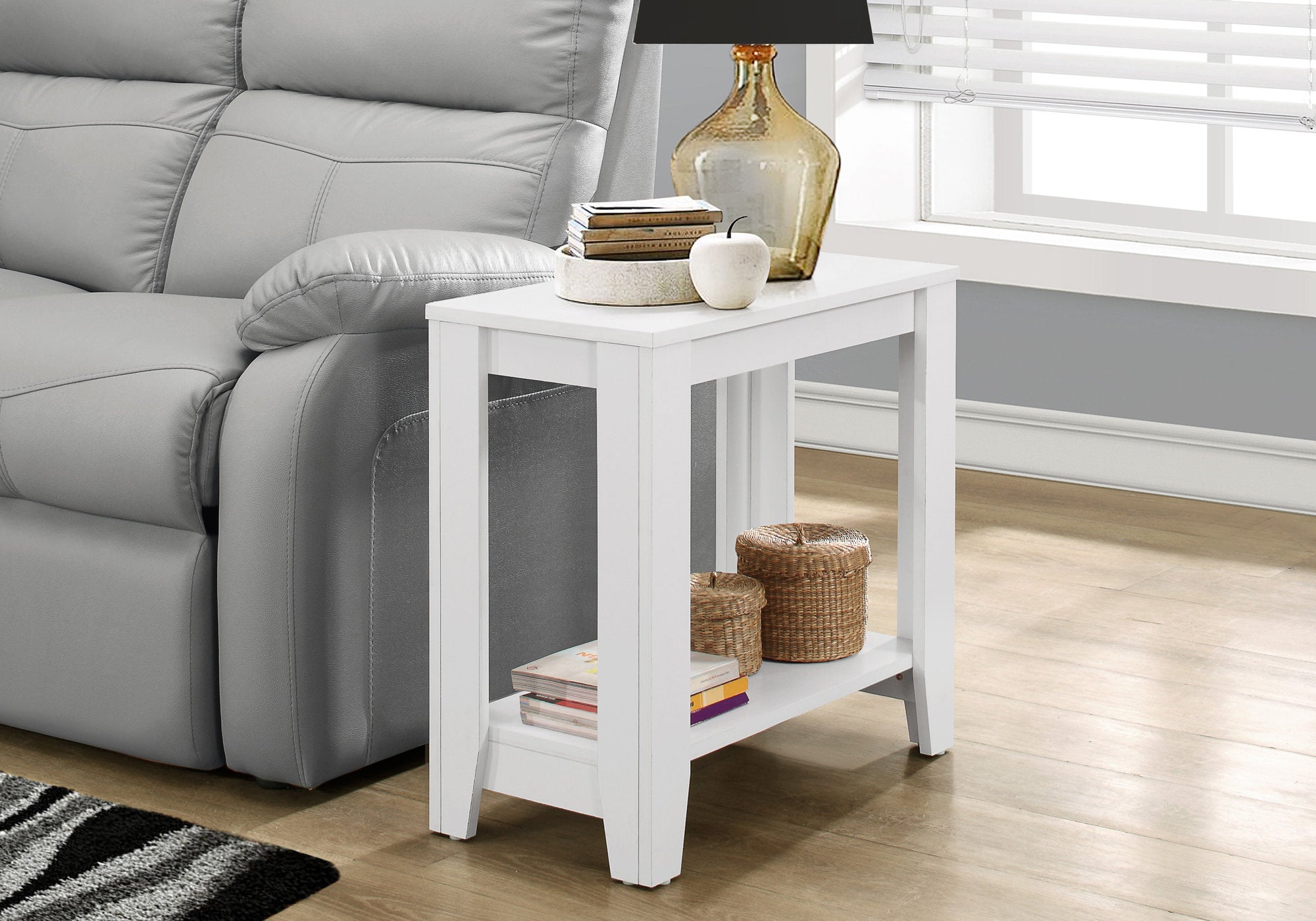 Image of accent table - white  i 3117.