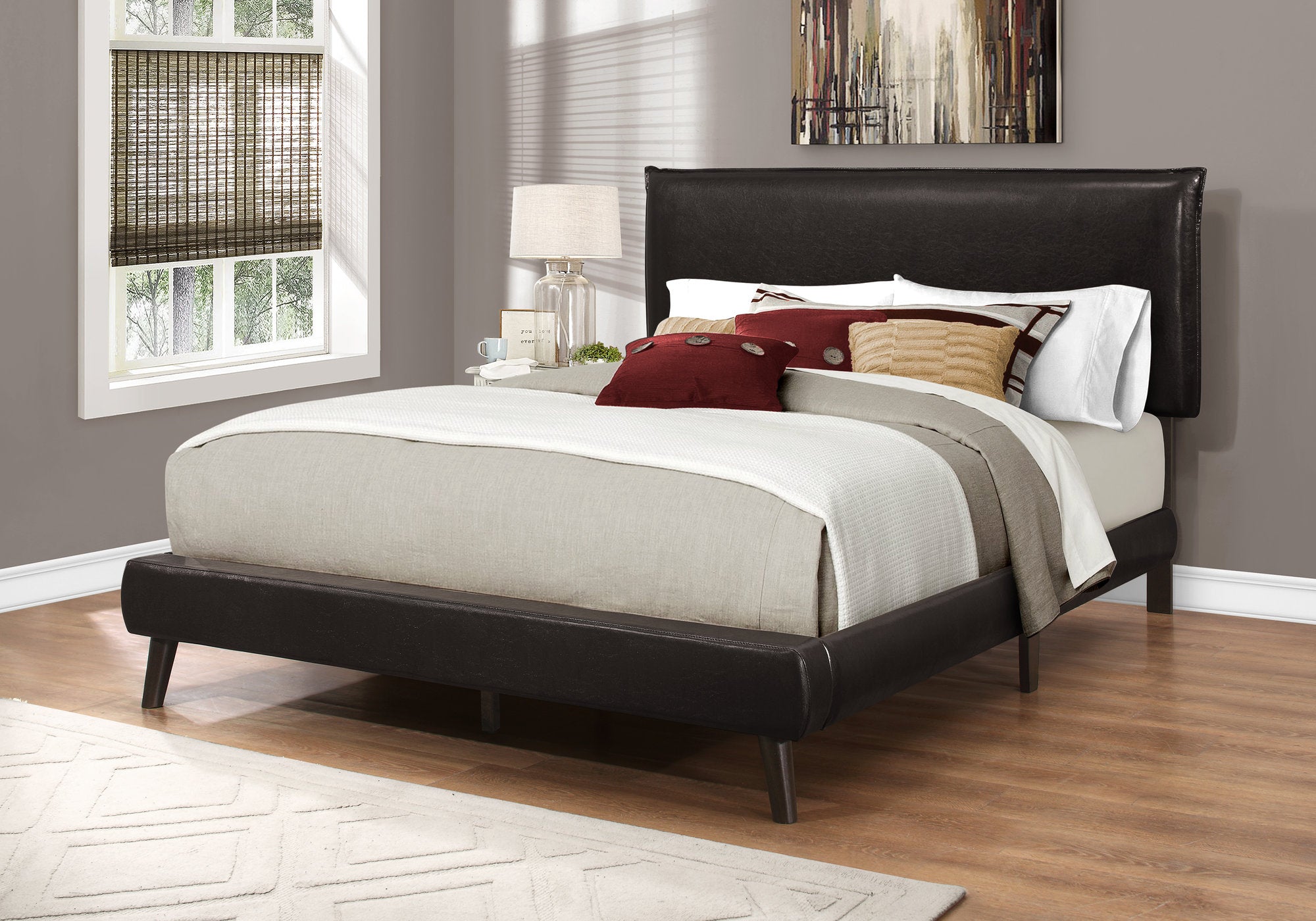 bed queen size brown leather look with wood legs i5952q