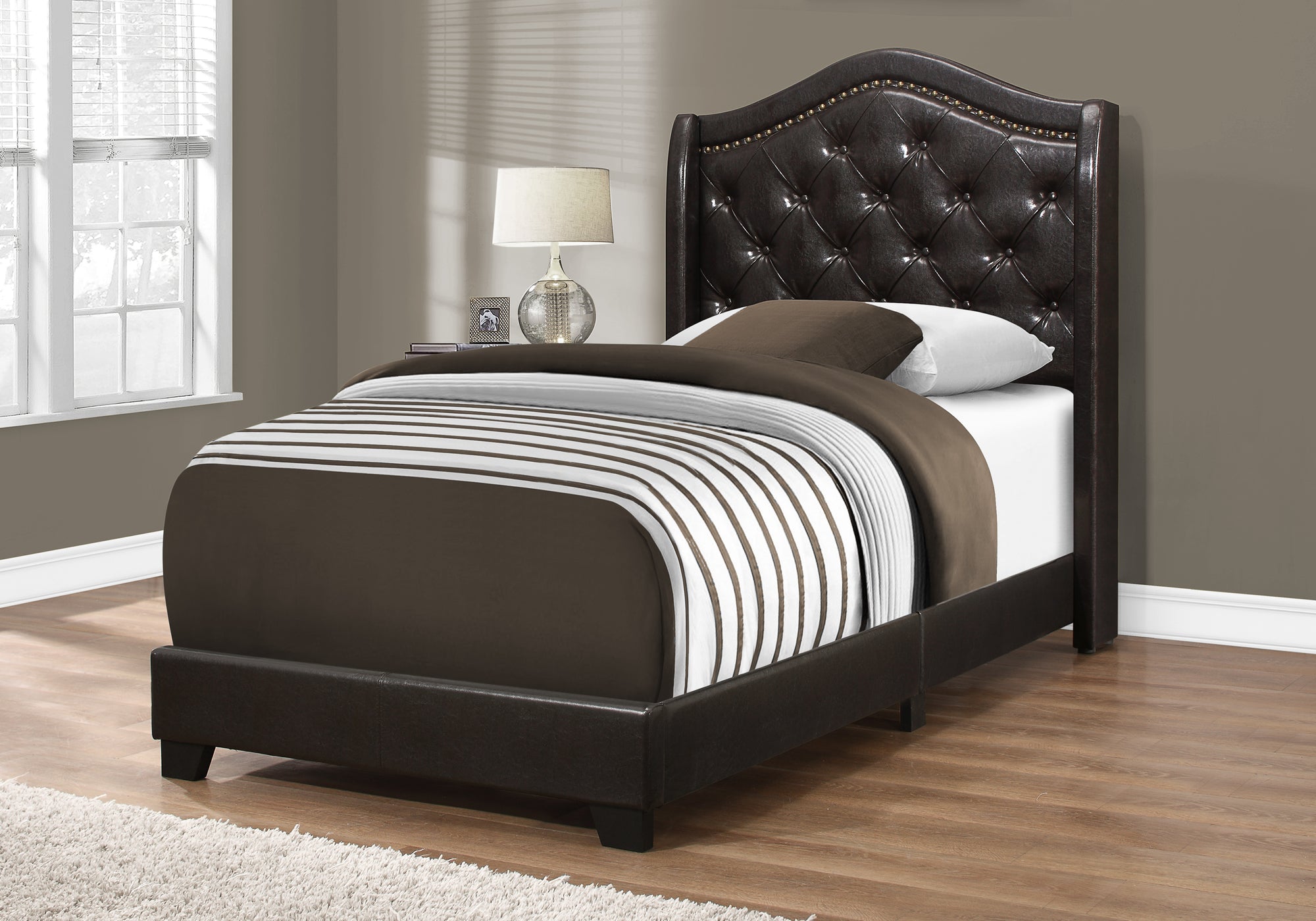 bed twin size brown leather look with brass trim i5969t