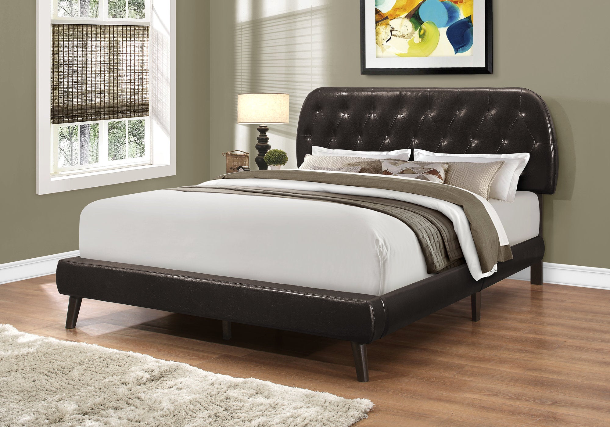 bed queen size brown leather look with wood legs i5982q