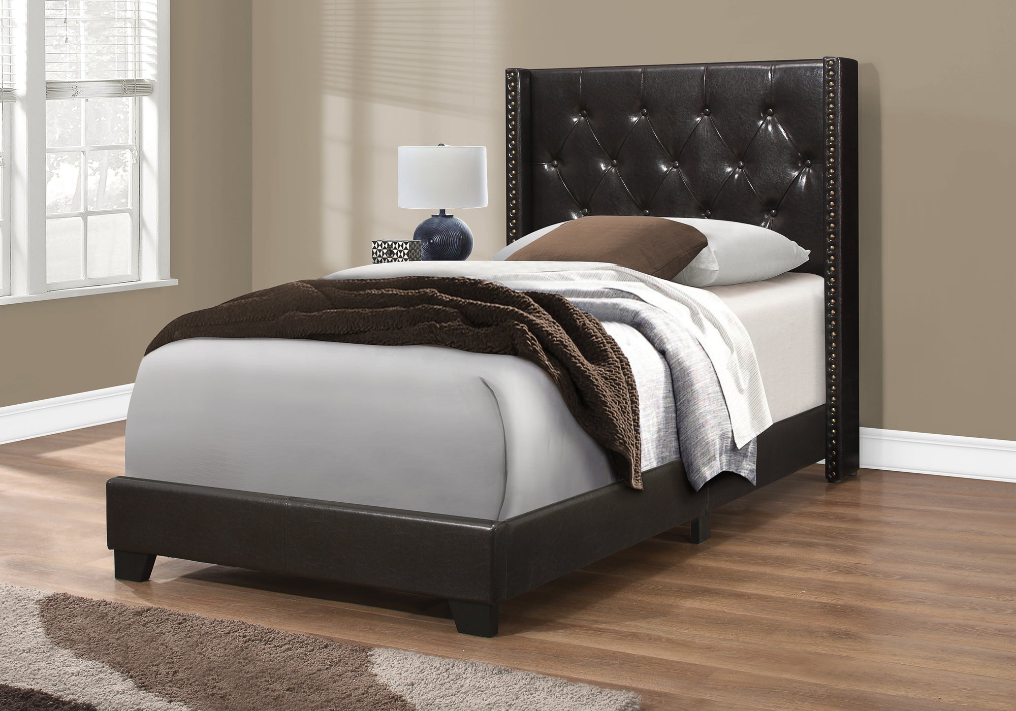 bed twin size brown leather look with brass trim i5987t