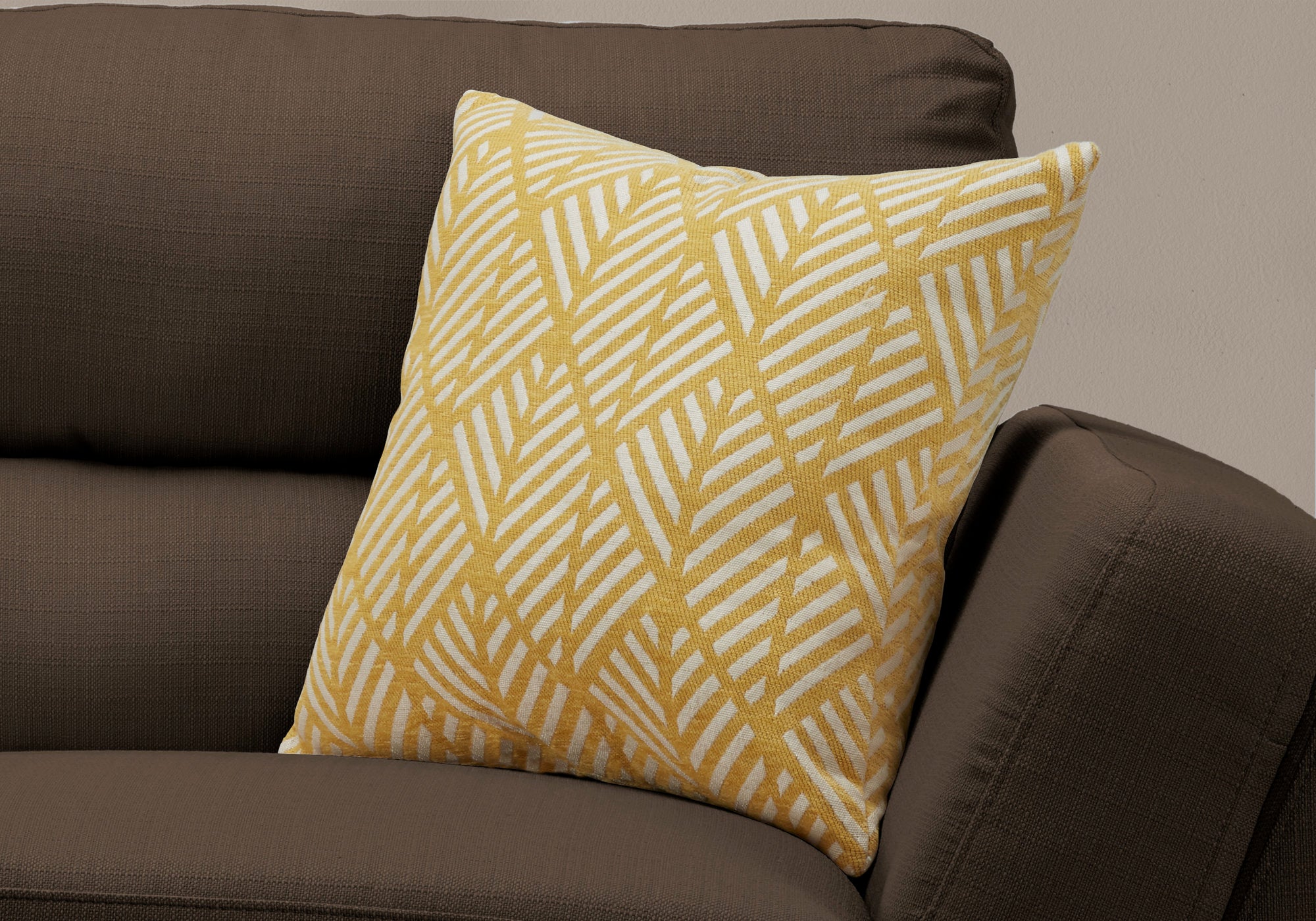 pillow 18x 18 yellow geometric design 1pc i9204